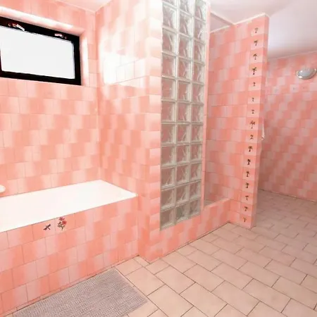 Chalet Jestrebi *